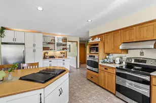 803 Knollwood Ct, Waukesha, WI 53188 - Photo 13