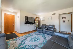 301 S 92nd St, Milwaukee, WI 53214 - Photo 5