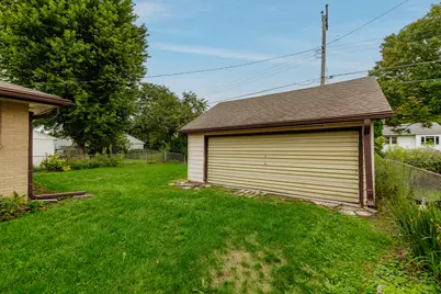 916 S 120th St, West Allis, WI 53214 - Photo 7
