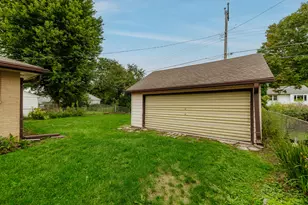 916 S 120th St, West Allis, WI 53214 - Photo 7