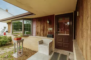 916 S 120th St, West Allis, WI 53214 - Photo 3