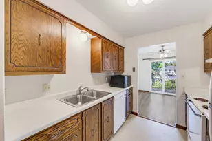 9442 W Maple Ct, West Allis, WI 53214 - Photo 5