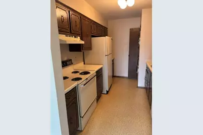 9442 W Maple Ct, West Allis, WI 53214 - Photo 11