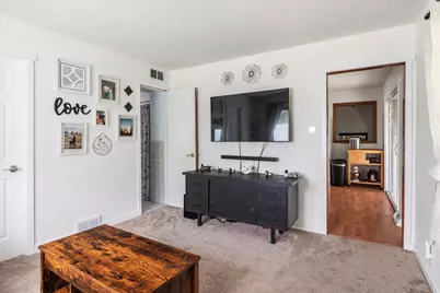 2119  Farnam St, La Crosse, WI 54601 - Photo 5