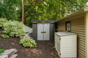 1306 Martha Washington Dr, Wauwatosa, WI 53213 - Photo 29
