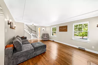 1306  Martha Washington Dr, Wauwatosa, WI 53213 - Photo 7