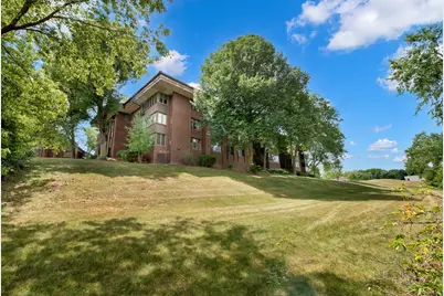 N85W15700  Ridge Rd #304, Menomonee Falls, WI 53051 - Photo 25
