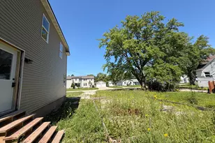 1301 Garland St, Allouez, WI 54301 - Photo 9