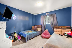 10340 W Rogers St, West Allis, WI 53227 - Photo 9