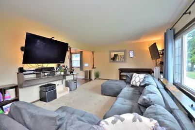 4271 S 89th St, Greenfield, WI 53228 - Photo 3