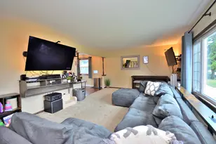 4271 S 89th St, Greenfield, WI 53228 - Photo 3
