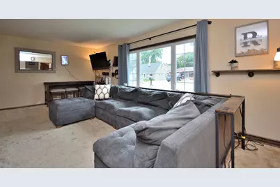 4271 S 89th St, Greenfield, WI 53228 - Photo 5