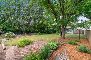 2027 Markham St, Manitowoc, WI 54220 - Photo 9