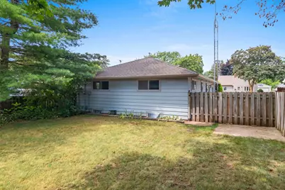 2027  Markham St, Manitowoc, WI 54220 - Photo 11
