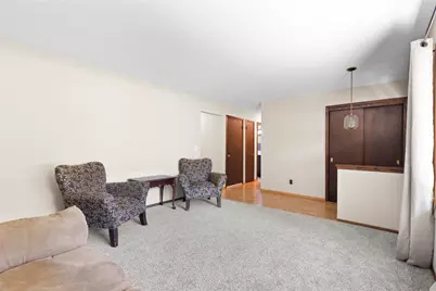 W230S5930  Molla Dr, Waukesha, WI 53189 - Photo 5