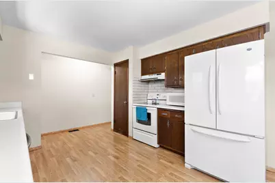 W230S5930  Molla Dr, Waukesha, WI 53189 - Photo 9