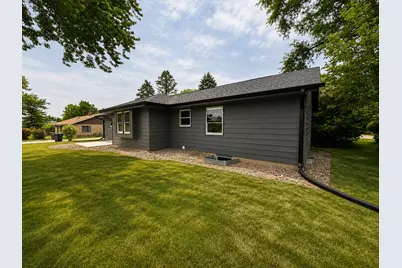 7245 S 35th St, Franklin, WI 53132 - Photo 31