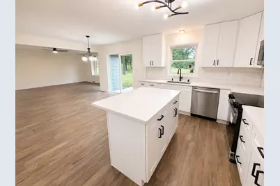 7245 S 35th St, Franklin, WI 53132 - Photo 9