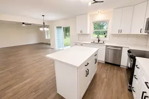 7245 S 35th St, Franklin, WI 53132 - Photo 9