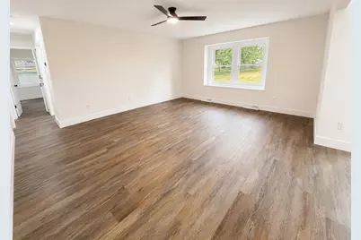 7245 S 35th St, Franklin, WI 53132 - Photo 5