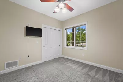 17490  Crest Hill Dr #10, Brookfield, WI 53045 - Photo 19