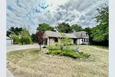 1894  Annette Ct, West Bend, WI 53090 - Photo 3