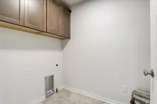 1334 Aberdeen Pl, Oconomowoc, WI 53066 - Photo 11