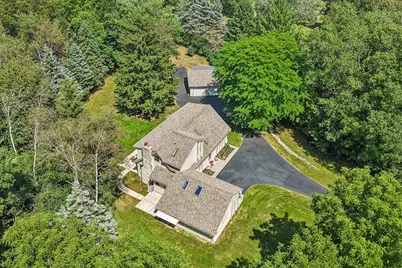 N11W31116  Bunker Hill Trl, Delafield, WI 53018 - Photo 5