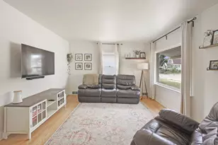 1964 S 91st St, West Allis, WI 53227 - Photo 7