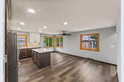 1020  Lilac Ln, Pewaukee, WI 53072 - Photo 7