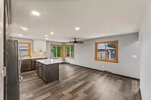 1020 Lilac Ln, Pewaukee, WI 53072 - Photo 7