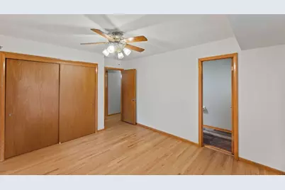 1020  Lilac Ln, Pewaukee, WI 53072 - Photo 17