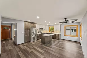 1020 Lilac Ln, Pewaukee, WI 53072 - Photo 5