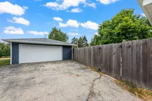 1020 Lilac Ln, Pewaukee, WI 53072 - Photo 31