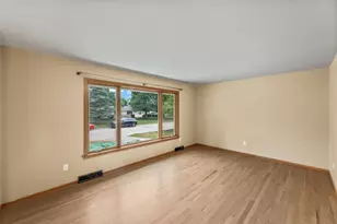 1020 Lilac Ln, Pewaukee, WI 53072 - Photo 11