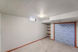 1020 Lilac Ln, Pewaukee, WI 53072 - Photo 23