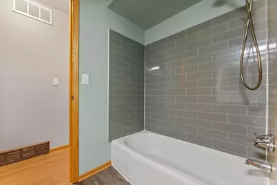 1020  Lilac Ln, Pewaukee, WI 53072 - Photo 15