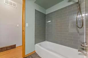 1020 Lilac Ln, Pewaukee, WI 53072 - Photo 15