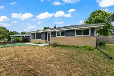 1020  Lilac Ln, Pewaukee, WI 53072 - Photo 33