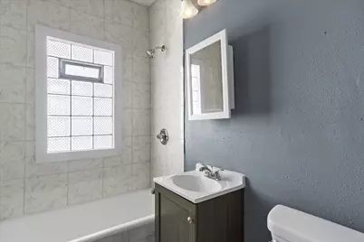 6220 W Girard Ave, Milwaukee, WI 53210 - Photo 17