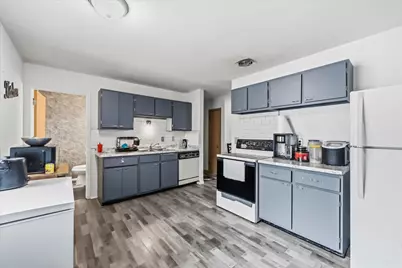 8528 W Potomac Ave, Milwaukee, WI 53225 - Photo 5