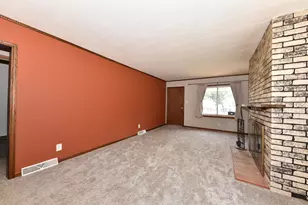 1475 S 95th St, West Allis, WI 53214 - Photo 5