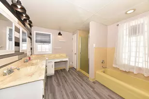 1475 S 95th St, West Allis, WI 53214 - Photo 15