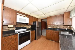 1475 S 95th St, West Allis, WI 53214 - Photo 9