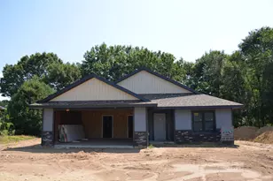 906 Jackpine Dr, Holmen, WI 54636 - Photo 1