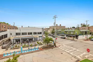2604 E Park Pl, Milwaukee, WI 53211 - Photo 17