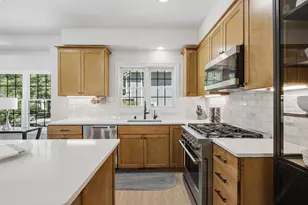 2604 E Park Pl, Milwaukee, WI 53211 - Photo 5