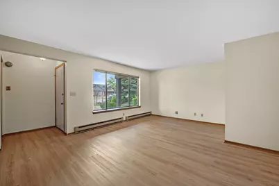 W176N9763  Rivercrest Dr, Germantown, WI 53022 - Photo 5