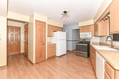 209  Parkview Dr, Burlington, WI 53105 - Photo 15