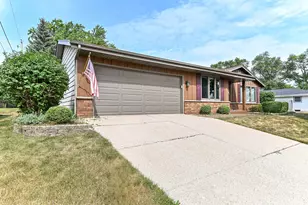 209 Parkview Dr, Burlington, WI 53105 - Photo 3